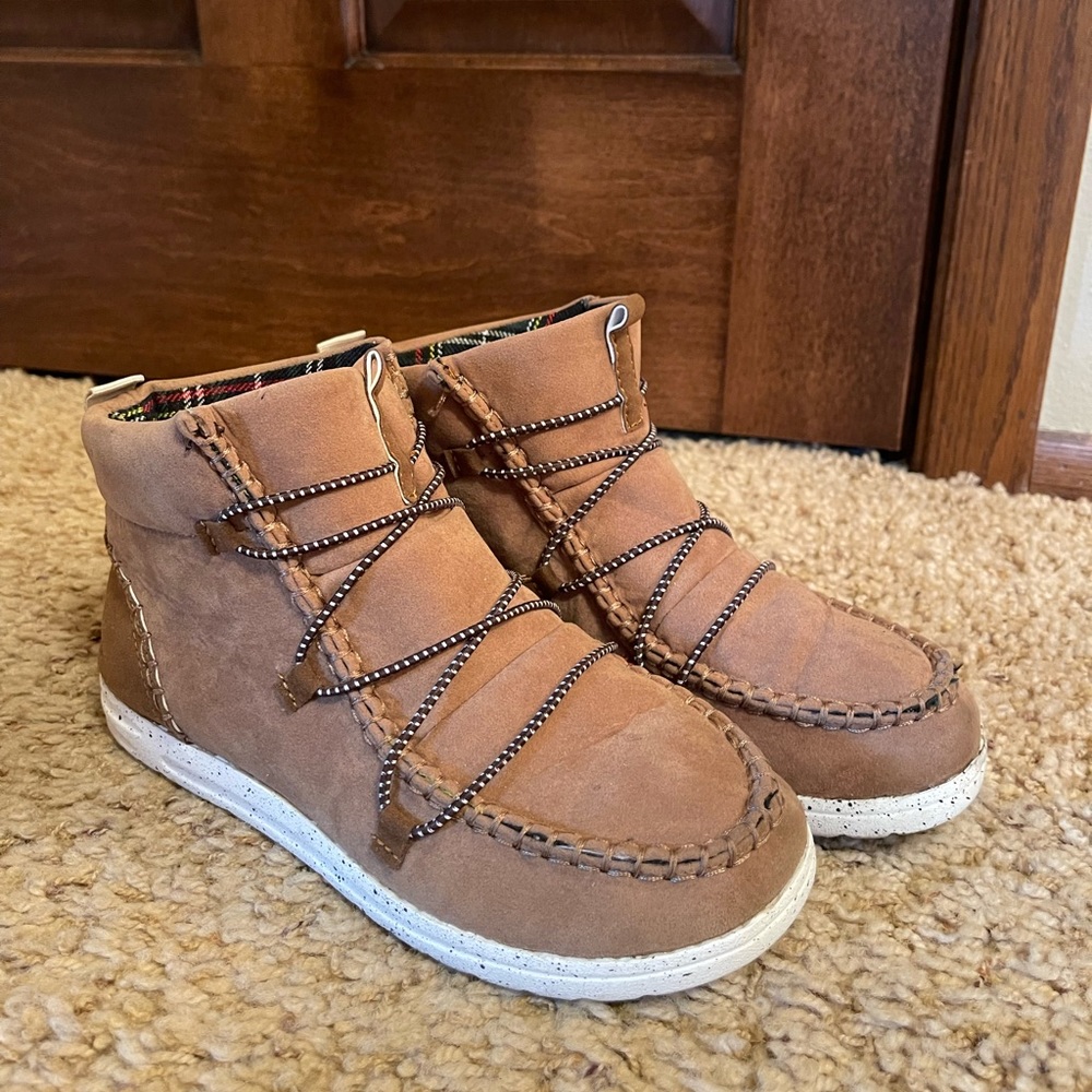 Off brand Hey Dude Boots